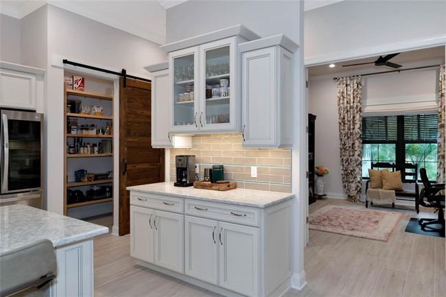 Walk-in Pantry | Image 15