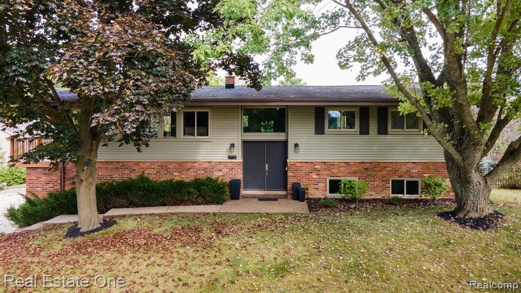 Devonshire , Leonard, MI 48367 #1