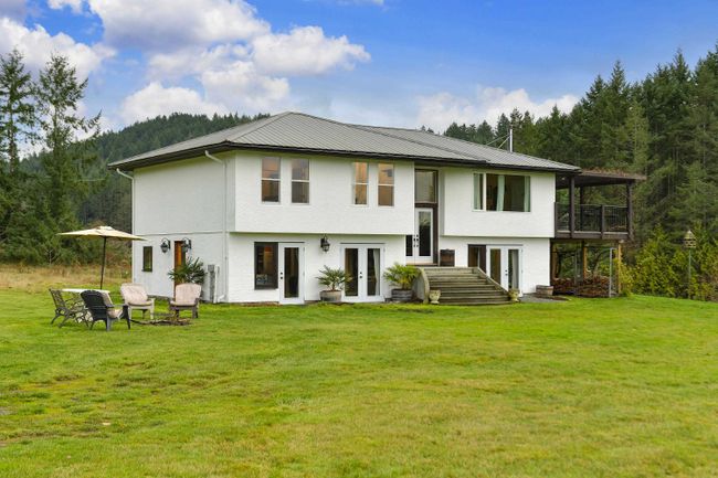 300 Wood Dale Drive, House other with 3 bedrooms, 3 bathrooms and null parking in Mayne Island BC | Image 1