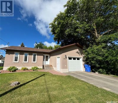 204 Glasgow Ave, House other with 4 bedrooms, 3 bathrooms and null parking in Saltcoats SK | Image 1