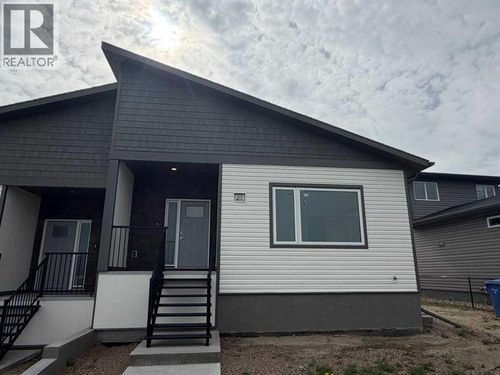 33 Sierra Green Sw, Medicine Hat, AB, T1B0R5 | Card Image
