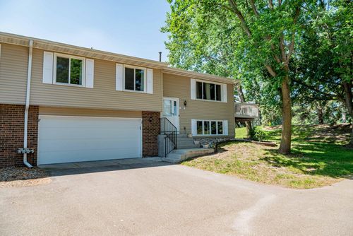 4699 Ridge Cliff Dr, Eagan, MN, 55122-3709 | Card Image