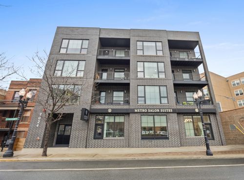 302-2024 W Irving Park Rd, CHICAGO, IL, 60618-9765 | Card Image
