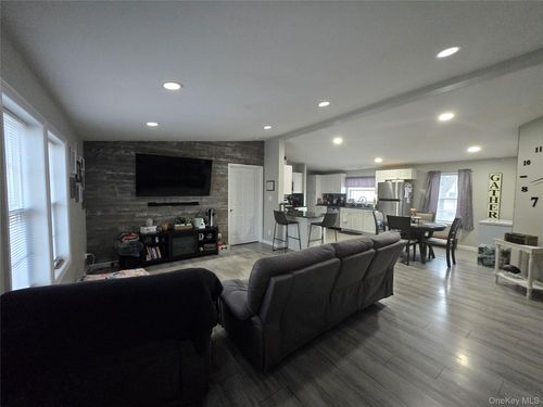2 Circle St, Napanoch, NY, 12458-2801 | Card Image