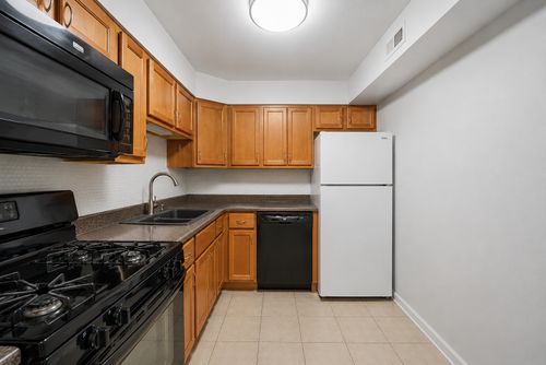 214-5200 Carriageway Dr, Rolling Meadows, IL, 60008-3932 | Card Image