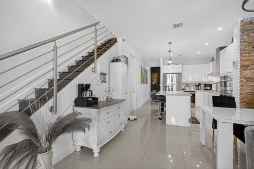 apt-205-10225 Nw 63rd Ter, Doral, FL, 33178-3067 | Card Image