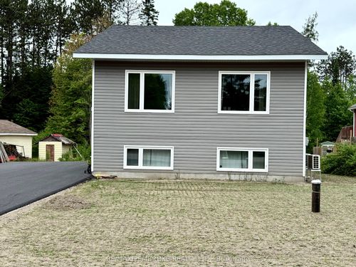 51 Sydney St, Laurentian Hills, ON, K0J1J0 | Card Image