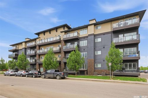 202-702 Hart Rd, Saskatoon, SK, S7M4P4 | Card Image