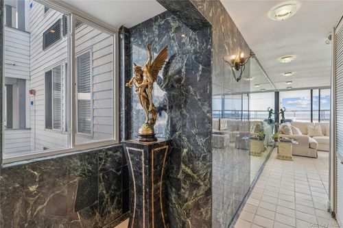 48-253 Dune Rd, Southampton, NY, 11968-4714 | Card Image