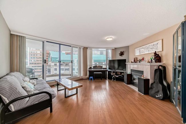 904 - 804 3 Avenue Sw, Home with 2 bedrooms, 2 bathrooms and 1 parking in Calgary AB | Image 2