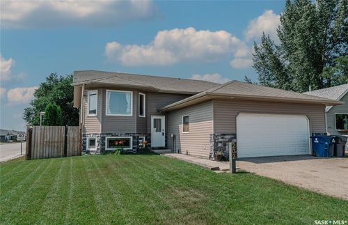 202 Haichert St, House with 5 bedrooms, 3 bathrooms and 5 parking in Warman SK | Card Image