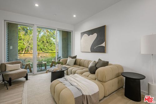 5851 Westside Crossing Lane, Los Angeles, CA, 90034 | Card Image