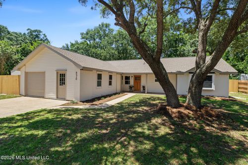 8520 Mermaid Ave, Ocean Springs, MS, 39564-9165 | Card Image