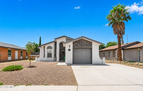 667 Danube Dr, Horizon City, TX, 79928-7418 | Card Image