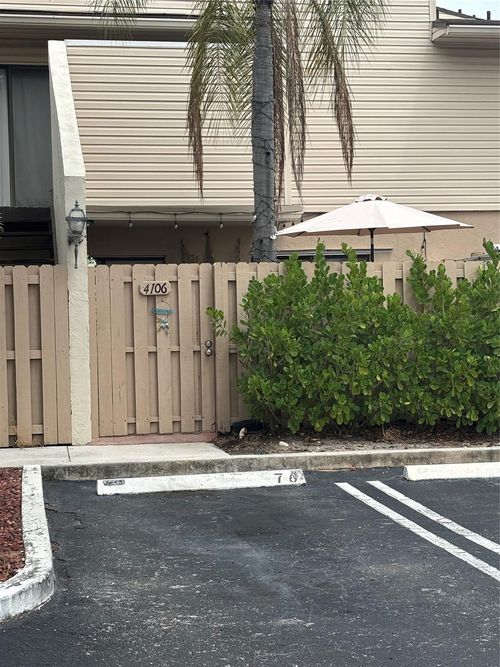apt-106-614 Executive Center Dr, West Palm Beach, FL, 33401-4943 | Card Image