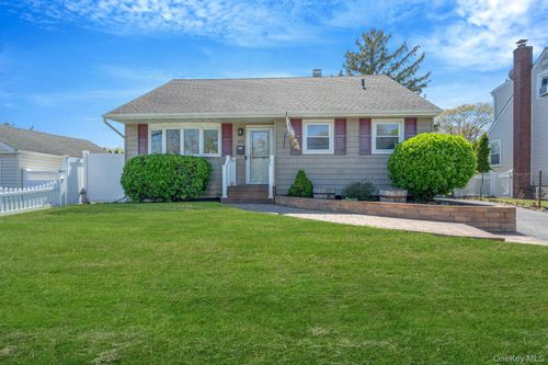 477 N Indiana Ave, Lindenhurst, NY, 11757-3424 | Card Image