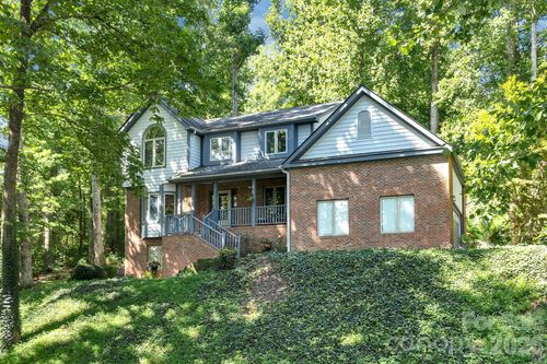 25 Weston Heights Dr, Asheville, NC, 28803-8518 | Card Image