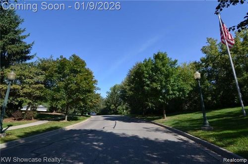12372 Saint Andrews Way, Fenton, MI, 48430-8819 | Card Image