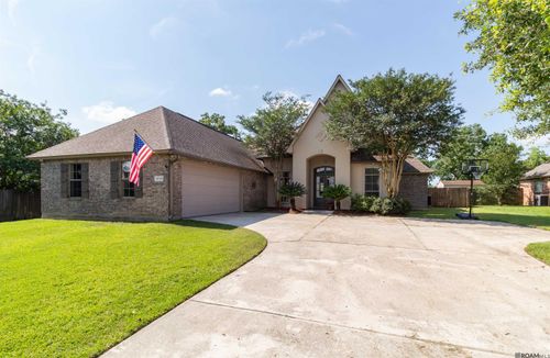 13720 Parkway Dr, Denham Springs, LA, 70726 | Card Image