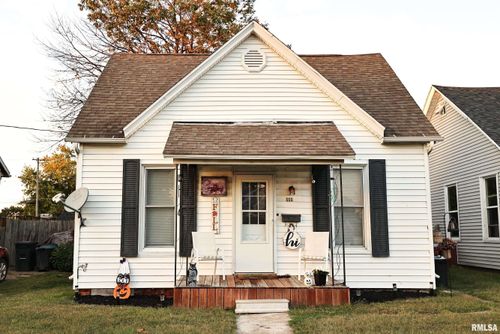 111 W Cross St, Winchester, IL, 62694-1263 | Card Image