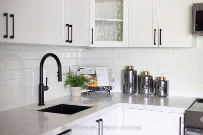 503 - 716 Kingston Rd, Condo with 2 bedrooms, 1 bathrooms and 1 parking in Toronto ON | Image 16