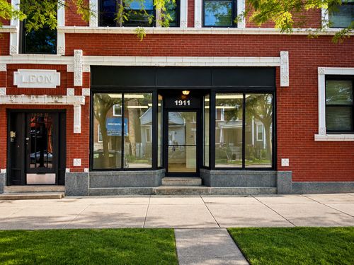 1905 W Foster Avenue, Chicago, IL, 60640 | Card Image