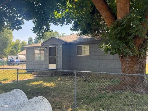 810 Wocus Street, Klamath Falls, OR, 97601 | Card Image