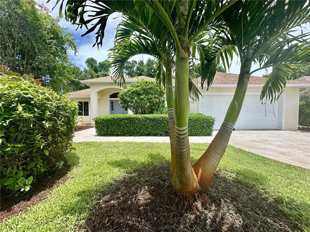 8th Ln, Vero Beach, FL 32960