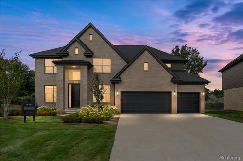 2071 Kohli Dr, Troy, MI, 48083-3013 | Card Image