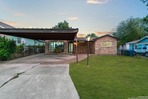 1638 W Ashby Pl, San Antonio, TX, 78201-5503 | Card Image