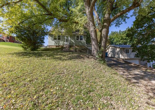 3512 N 2nd St, Clinton, IA, 52732-1449 | Card Image