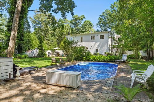 997 Springs Fireplace Rd, East Hampton, NY, 11937-1431 | Card Image