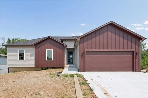 612 Se 21st St, Oak Grove, MO, 64075-8408 | Card Image
