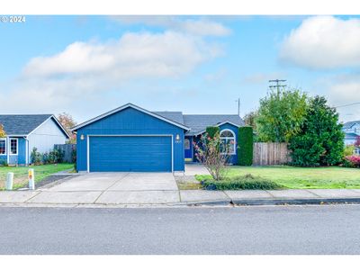 1005 Ash Grove Loop, House other with 3 bedrooms, 2 bathrooms and 2 parking in Creswell OR | Image 1