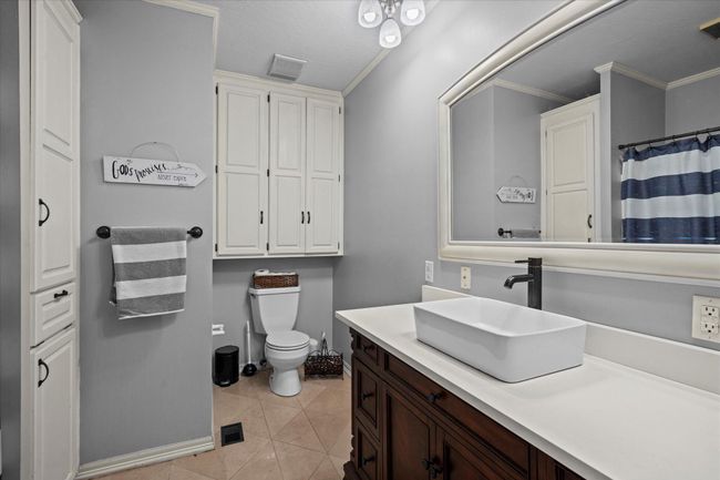Downstairs bath | Image 30