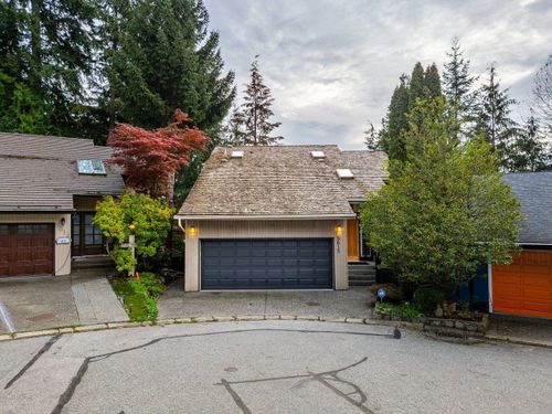 5615 Eagle Crt, North Vancouver, BC, V7R4V4 | Card Image