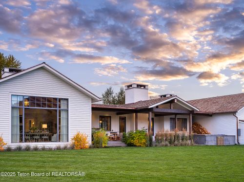 5025 Shoshone Dr, Wilson, WY, 83014-5241 | Card Image