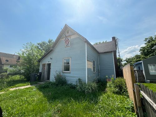 2221 E Lynn St, Anderson, IN, 46016-4636 | Card Image