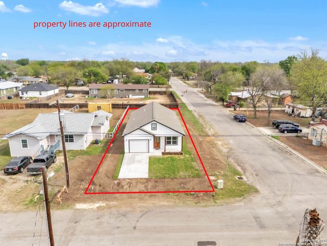 1702 17 Th St, House other with 3 bedrooms, 2 bathrooms and null parking in Hondo TX | Image 35