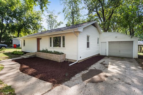 713 Southwest Dr, Champaign, IL, 61820-7033 | Card Image