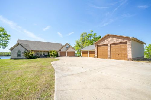 875 Faith Ln, Savannah, TN, 38372-7745 | Card Image