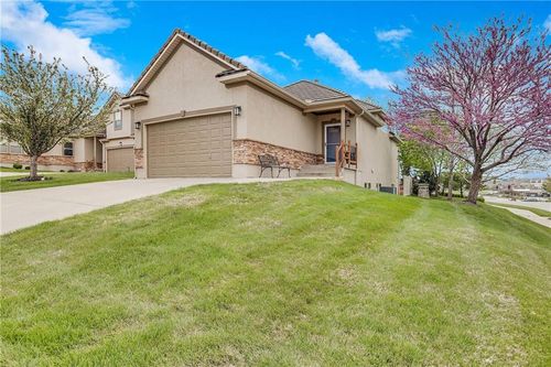 801 Ne Lone Hill Dr, Lee's Summit, MO, 64064-7852 | Card Image