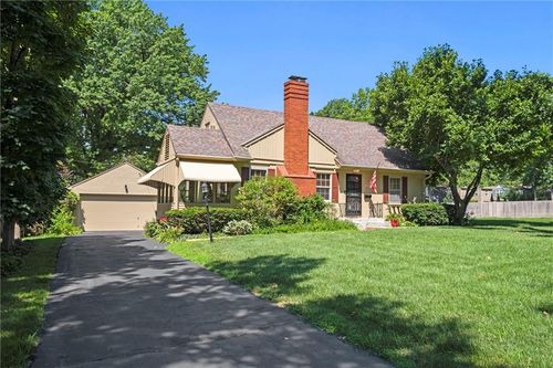 5324 Fairway Rd, Fairway, KS, 66205-2636 | Card Image