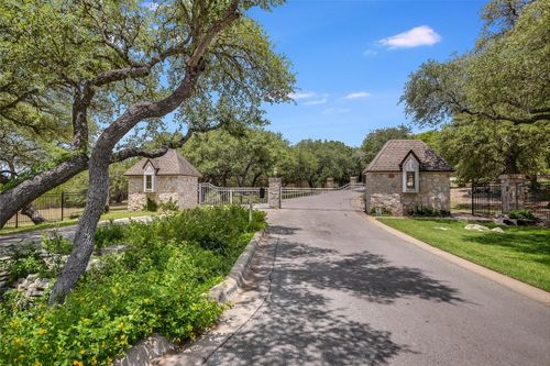 8611 Young Ln, Austin, TX, 78737-3155 | Card Image