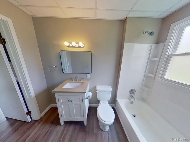 Bathroom | Image 24