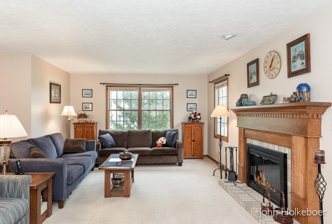 5_Family Room-1 | Image 11