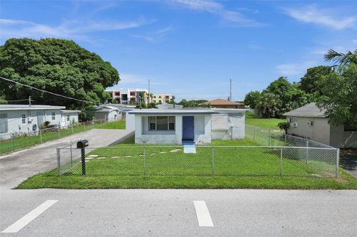 2055 Nw 8th St, Pompano Beach, FL, 33069-2411 | Card Image