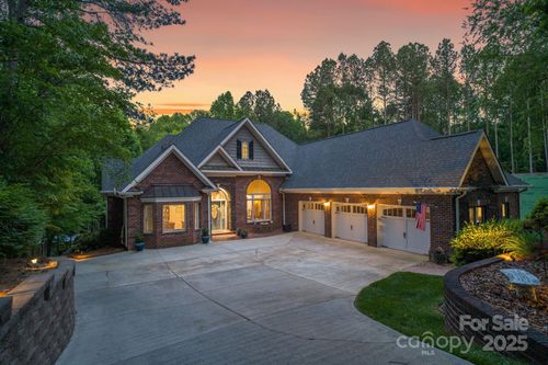 2200 Capes Cove Dr, Sherrills Ford, NC, 28673-9122 | Card Image