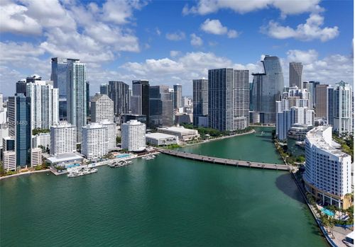 1523-905 Brickell Bay Dr, Miami, FL, 33131-2935 | Card Image