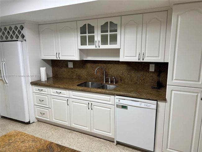 10820 - 10820 Sw 78 Th Ave, Home with 3 bedrooms, 2 bathrooms and null parking in Pinecrest FL | Image 6